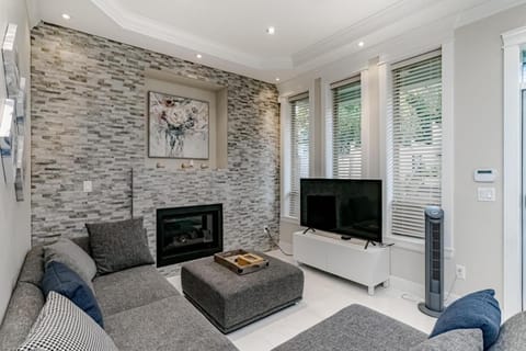 Upscale 4BR Vancouver House in Vancouver