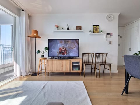 Communal lounge/ TV room, TV and multimedia, Living room