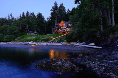 Ideal Beachfront Retreat Experience Gorgeous! Bed and Breakfast in San Juan Island