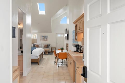 Montara Penthouse Elevated Comfort Above Downtown Half Moon Bay House in Half Moon Bay