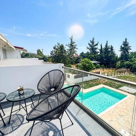 View (from property/room), Balcony/Terrace, Pool view