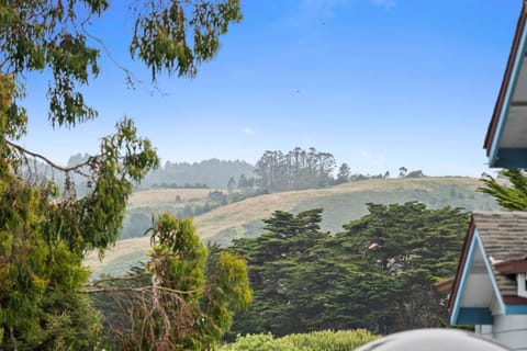 Miramar Penthouse Coastal Elegance in the Heart of Half Moon Bay House in Half Moon Bay