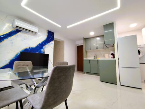 TV and multimedia, Kitchen or kitchenette, Living room, Seating area, Dining area, stove, air conditioner
