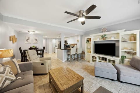 Sunny Days & Coastal Stays 2BR Villa in Coligny Beach Villa in South Forest Beach