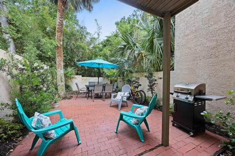 Sunny Days & Coastal Stays 2BR Villa in Coligny Beach Villa in South Forest Beach