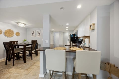 Sunny Days & Coastal Stays 2BR Villa in Coligny Beach Villa in South Forest Beach