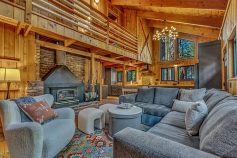 Laid-Back Tahoe Stay Walk to Lake & EV Charger House in Homewood