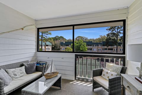 Port Royal Sound 2BR Villa Balcony Pools & Beach Access Villa in Hilton Head Island