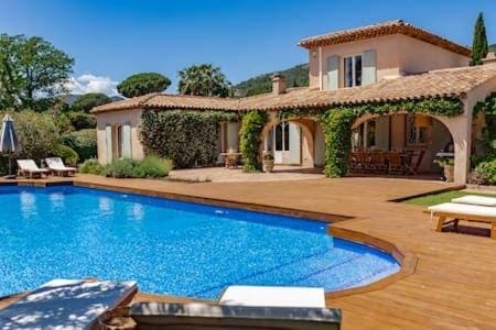 Superbe Villa, Piscine chauffée, jardin, climatisée Villa in Sainte-Maxime