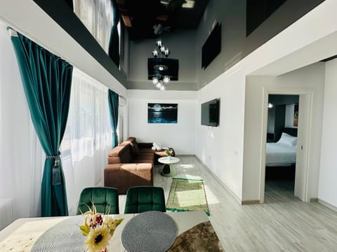 Communal lounge/ TV room, Bed, TV and multimedia, Living room, Photo of the whole room, Seating area, Bedroom