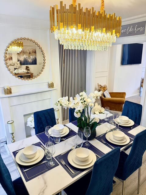 Seating area, Dining area