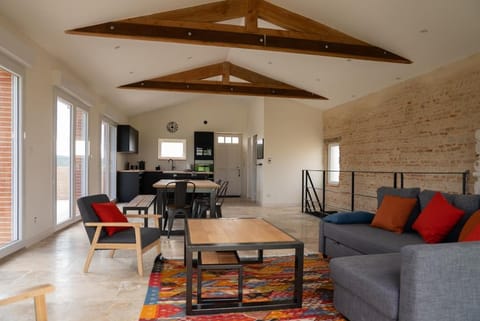 Living room, Seating area, Dining area, Swimming pool, oven