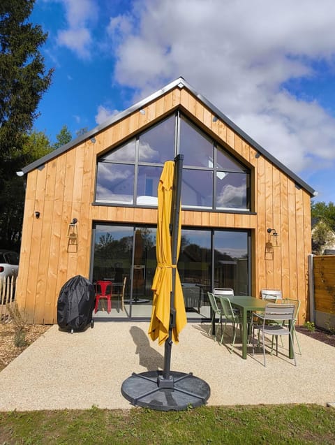 Property building, Patio, Patio, BBQ facilities