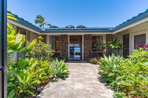 Spectacular Oceanfront Home - Honu Hale House in Kapalua
