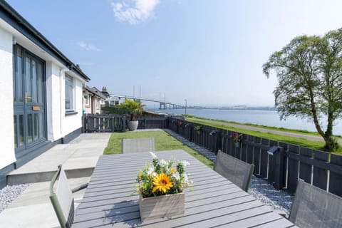 Ferry View Cottage House in Scotland
