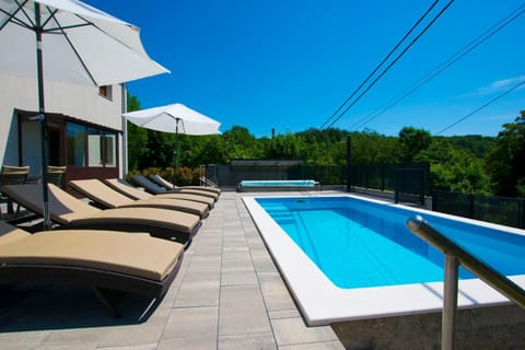 Area and facilities, Swimming pool