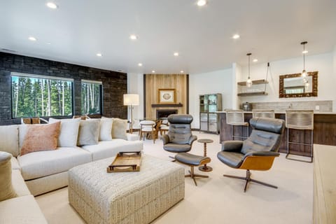 2 Mi to Big Sky Resort Luxe Mtn-View Retreat! House in Big Sky