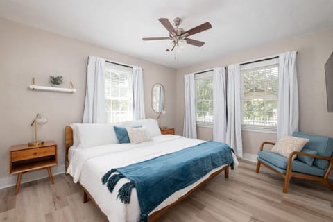 The Landing on 3rd - Walk to UF & Downtown, Pets House in Gainesville