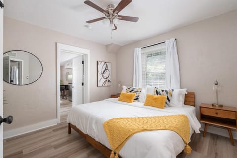 The Landing on 3rd - Walk to UF & Downtown, Pets House in Gainesville