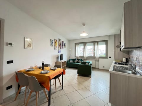 Kitchen or kitchenette, Living room, Dining area, stove