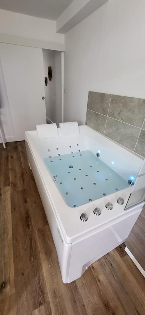 Hot Tub, Spa and wellness centre/facilities, Bath