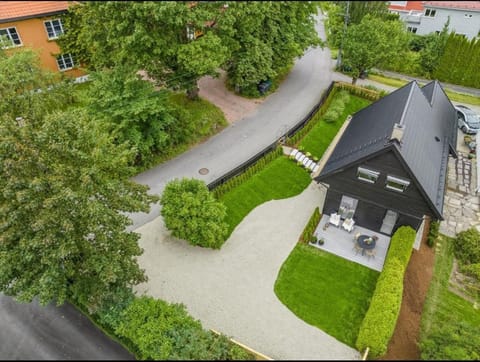 Property building, Day, Bird's eye view, Garden, Garden view, Street view