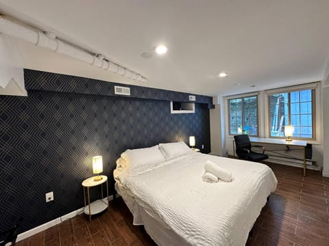 Bed, Business facilities, Bedroom
