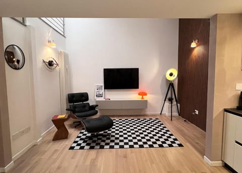 TV and multimedia, Living room, Seating area, Evening entertainment