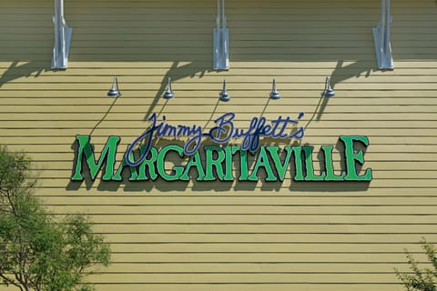 Spacious 6BR Beach Home Sleeps 15 – Relax & Reconnect at Coastal Breeze House in Laguna Beach