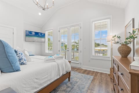 Spacious 6BR Beach Home Sleeps 15 – Relax & Reconnect at Coastal Breeze House in Laguna Beach