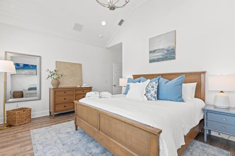 Spacious 6BR Beach Home Sleeps 15 – Relax & Reconnect at Coastal Breeze House in Laguna Beach