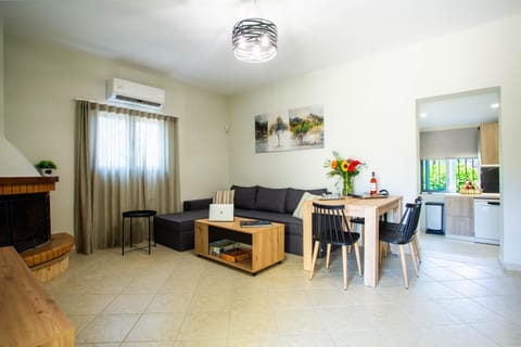 Kitchen or kitchenette, Seating area