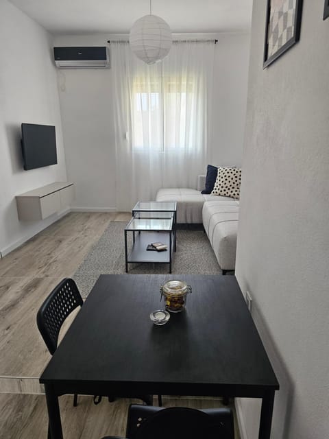 Living room, Photo of the whole room, Dining area, air conditioner