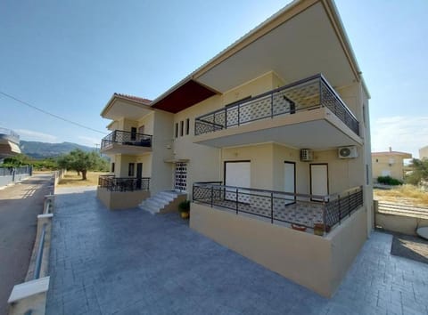 Property building, Balcony/Terrace, Mountain view, Inner courtyard view