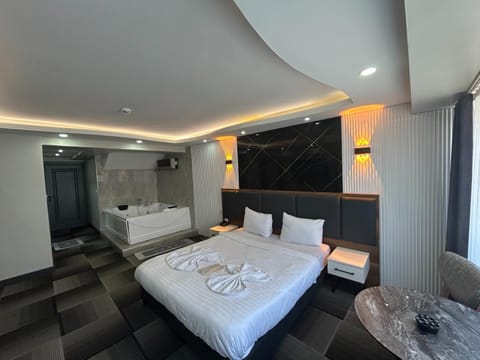 Bed, Photo of the whole room, Seating area, Bedroom, towels