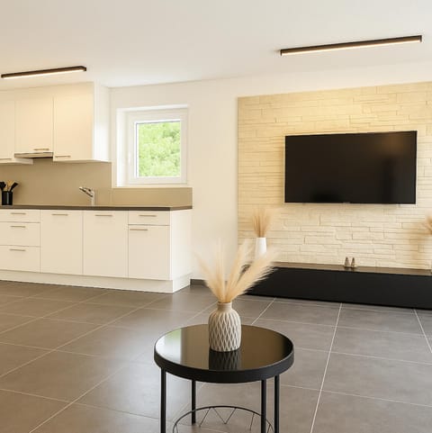 TV and multimedia, Kitchen or kitchenette, Living room, stove