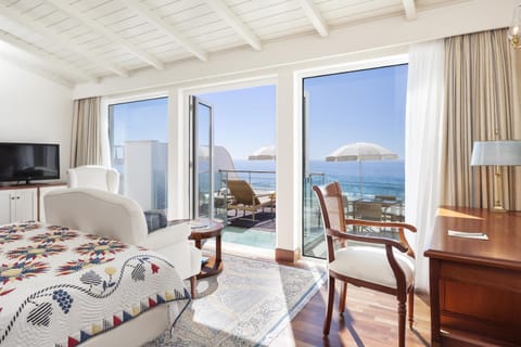 Nearby landmark, Bed, Natural landscape, BBQ facilities, Balcony/Terrace, Balcony/Terrace, Business facilities, Seating area, Dining area, Beach, Beach, Animals, Animals, Animals, Pets, Pets, Pets, Sea view, Sea view