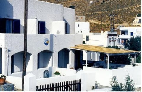 Property building, Facade/entrance, Day