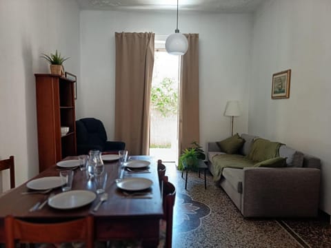 Paradiso Garden Apartment in Genoa