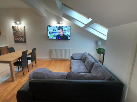Sleeps 7 - Spacious Apartment Apartment in Belfast