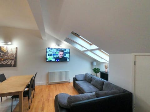 Sleeps 7 - Spacious Apartment Apartment in Belfast