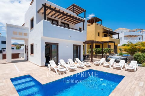 Property building, Balcony/Terrace, sunbed