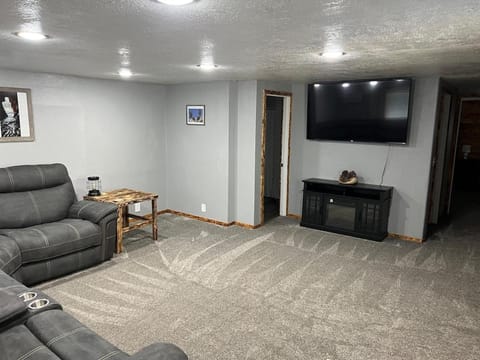 Cozy Home Between Zion & Bryce House in Glendale