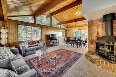 Stunning Deck Views Cozy Running Springs Cabin Cabin in Running Springs