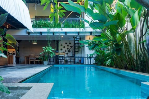 Property building, Patio, Day, Garden, Garden view, Pool view, Swimming pool, sunbed