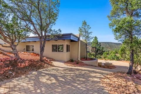 The Belvedere - Hot Tub, Sauna, and Red Rock Views House in Sedona