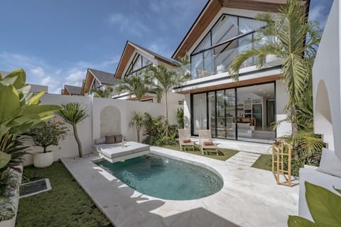 Property building, Garden, Garden view, Pool view, Swimming pool, sunbed