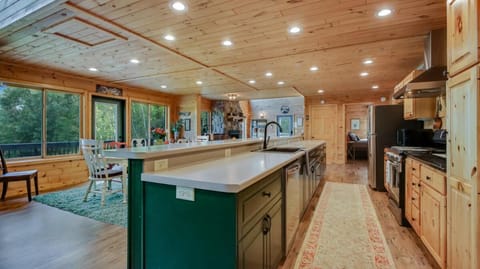 Lake And Trails Lodge Lake Access Sleeps 23 House in Wisconsin