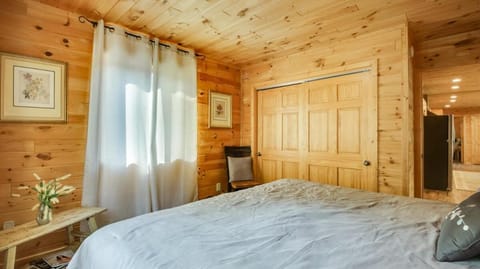 Lake And Trails Lodge Lake Access Sleeps 23 House in Wisconsin