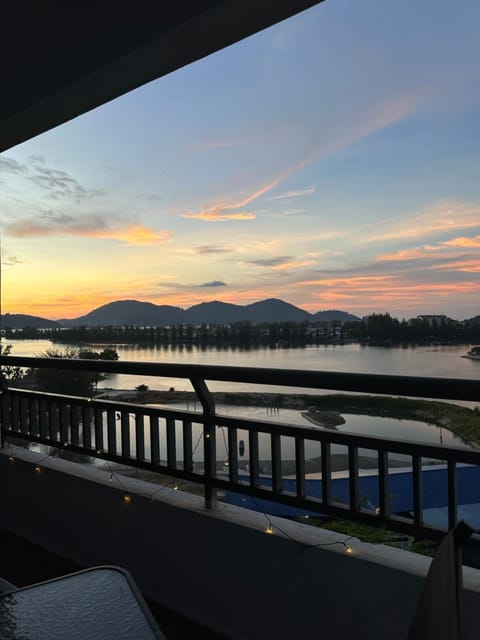 Natural landscape, View (from property/room), Lake view, Mountain view, Sunset